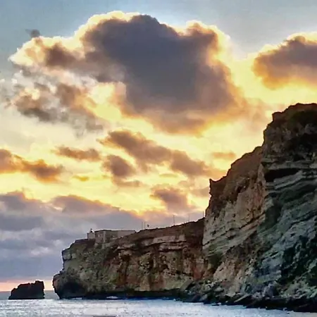 Moradia Chicharro נאזרה