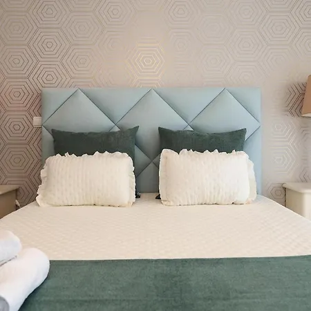 Moradia Chicharro בית הארחה נאזרה